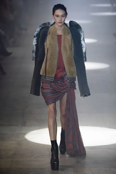 Look 25
